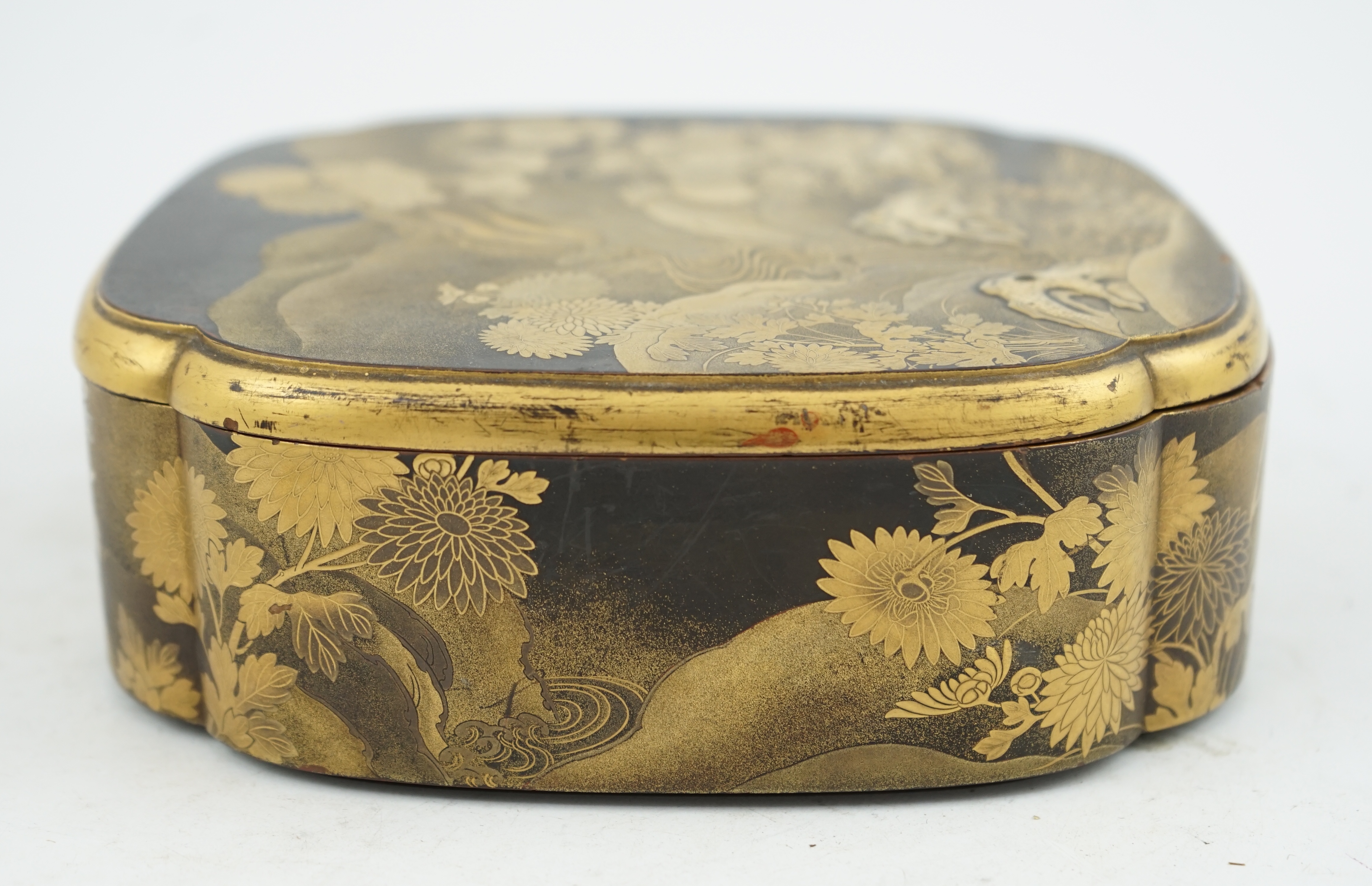 CORRECTION ONE SECTION FROM A STACKING BOX A Japanese gold lacquer kobako (box and cover), 19th century